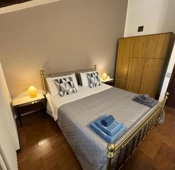 بنسيون La Vecchia Cascina Rossa