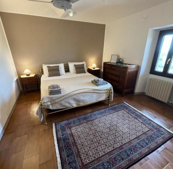 بنسيون La Vecchia Cascina Rossa