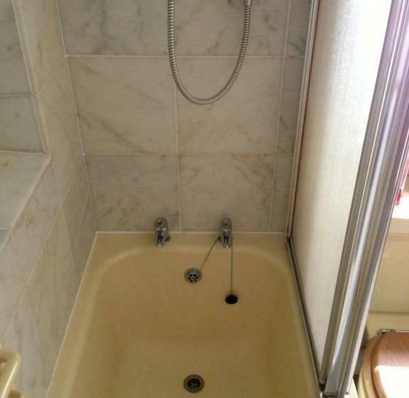 Pensione Room In Guest Room   Orchard Manor, Fore Street Probus, Tr24ly