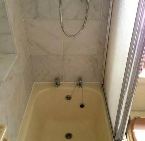 Majatalo Room In Guest Room   Orchard Manor, Fore Street Probus, Tr24ly