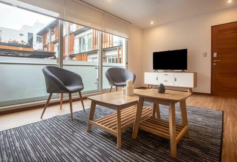 Stylish 2br With Lovely Patio In Barranco