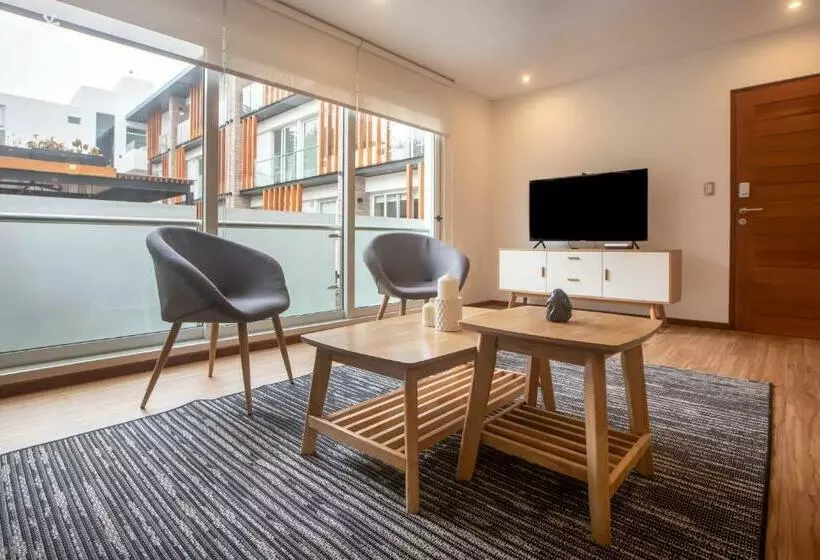 Stylish 2br With Lovely Patio In Barranco