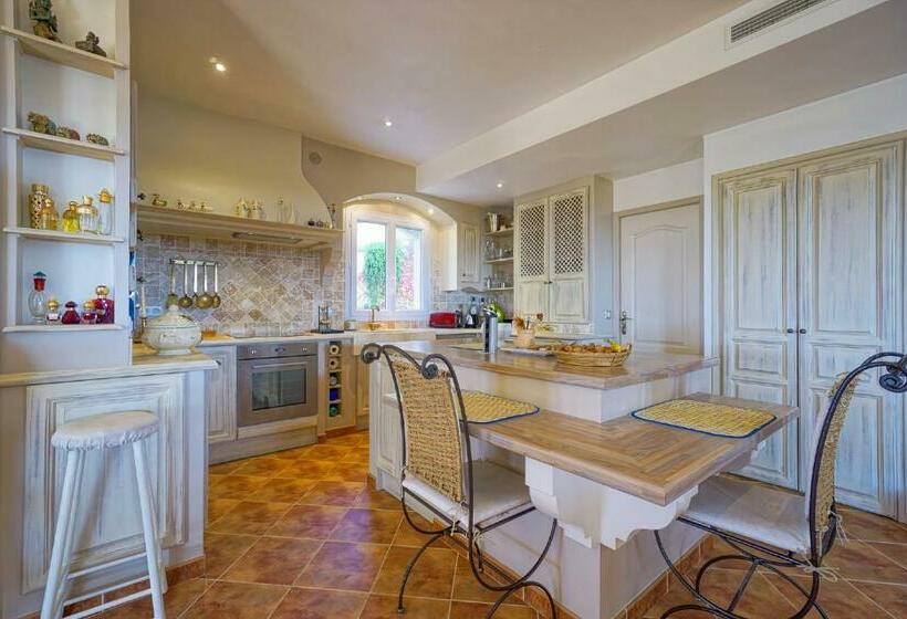 צימר Les Deux Chênes à Tanneron Village