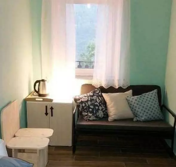 تختخواب و صبحانه Mike S Rooms