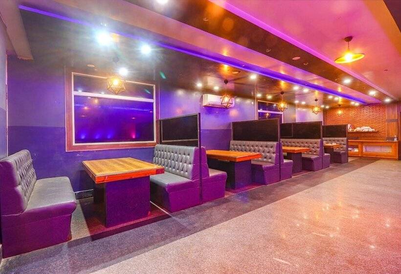 Отель 03 Town House Inn By Wb Inn