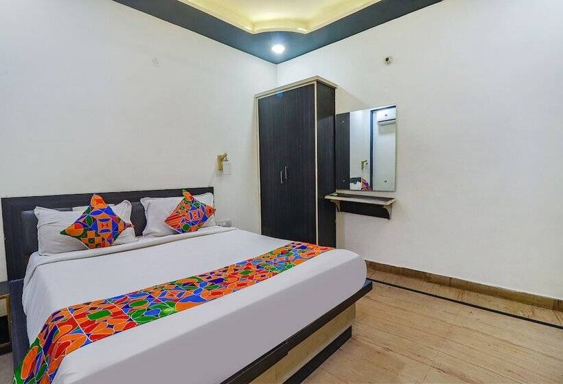 Отель 03 Town House Inn By Wb Inn