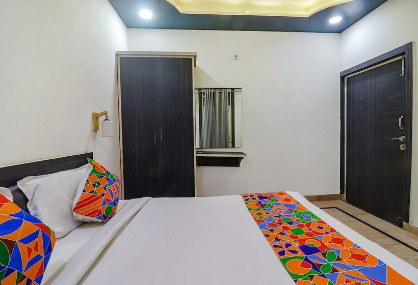 Отель 03 Town House Inn By Wb Inn