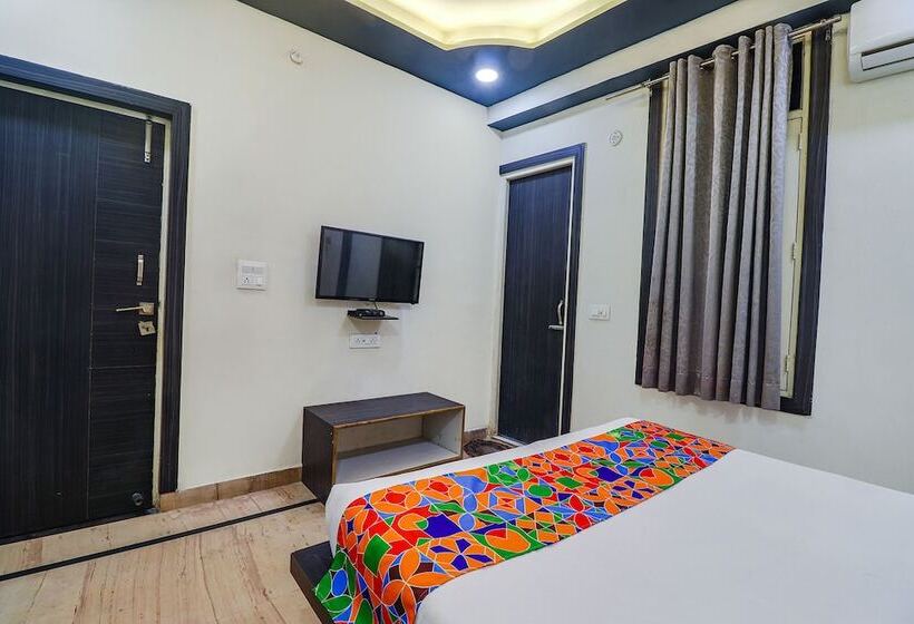 Отель 03 Town House Inn By Wb Inn