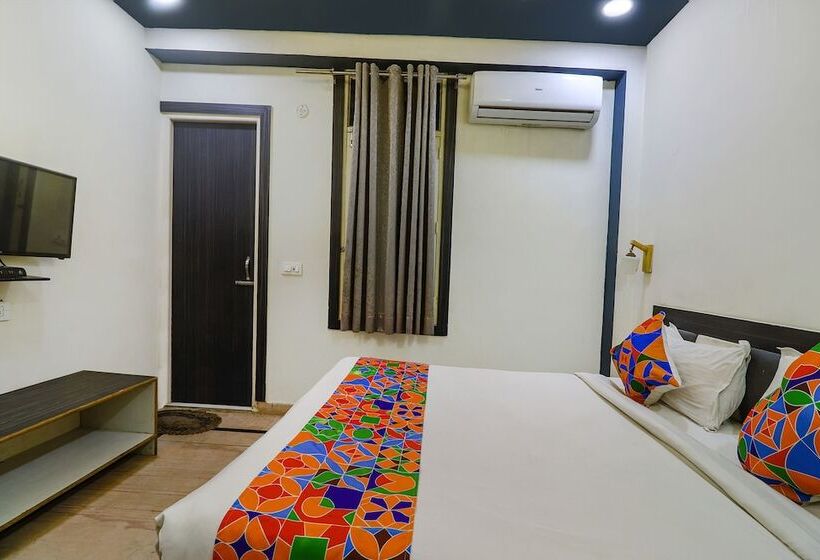 Отель 03 Town House Inn By Wb Inn