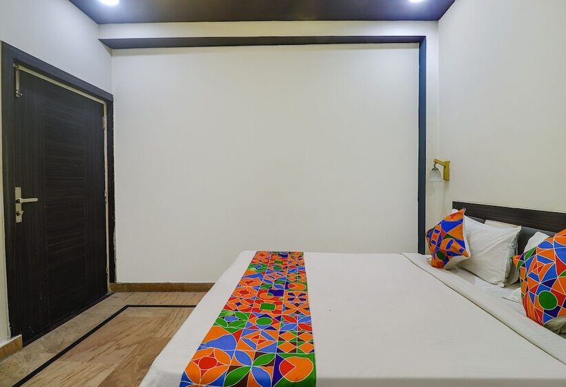 Отель 03 Town House Inn By Wb Inn