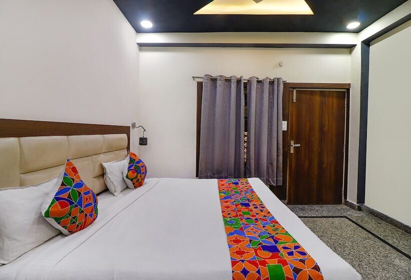 Отель 03 Town House Inn By Wb Inn