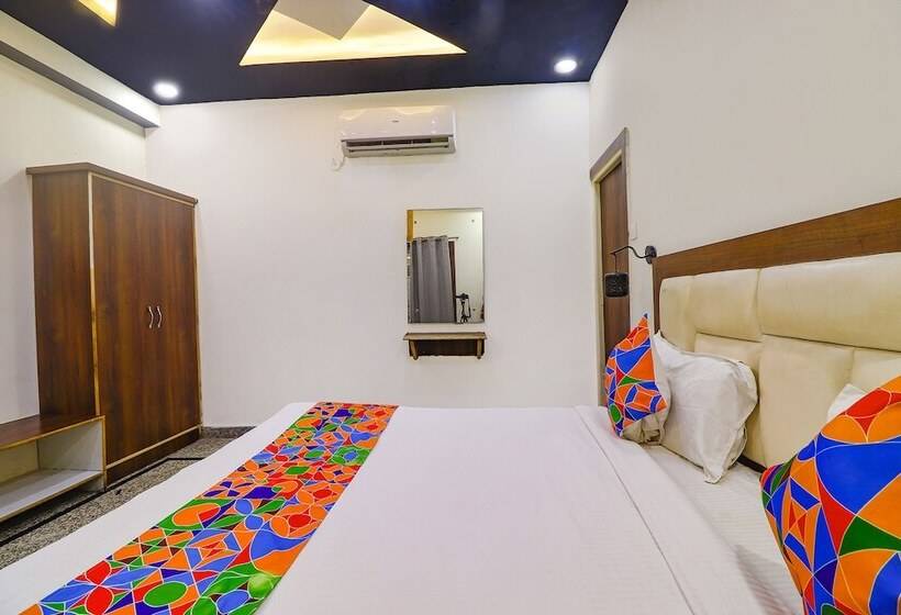 Отель 03 Town House Inn By Wb Inn