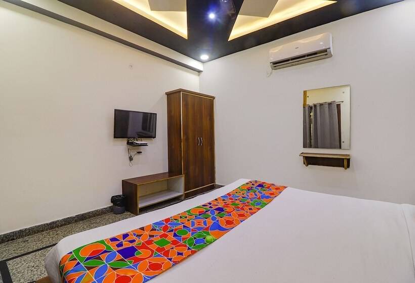 Отель 03 Town House Inn By Wb Inn