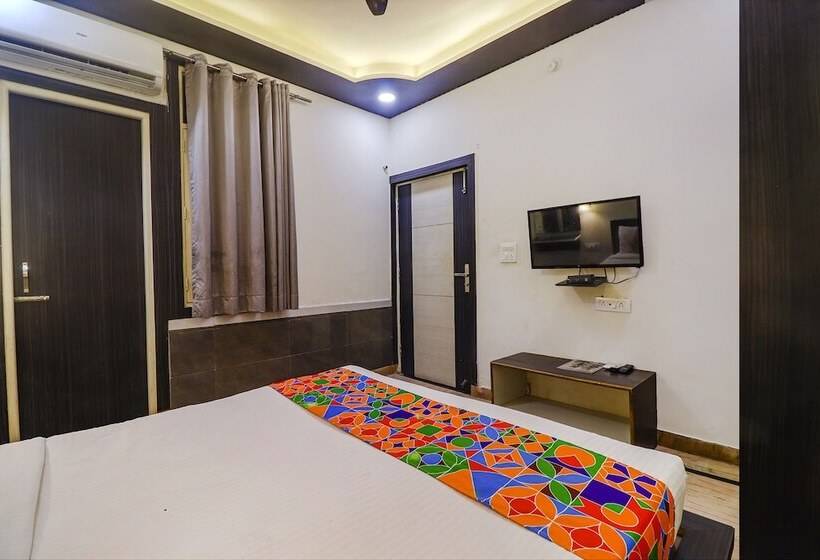 Отель 03 Town House Inn By Wb Inn