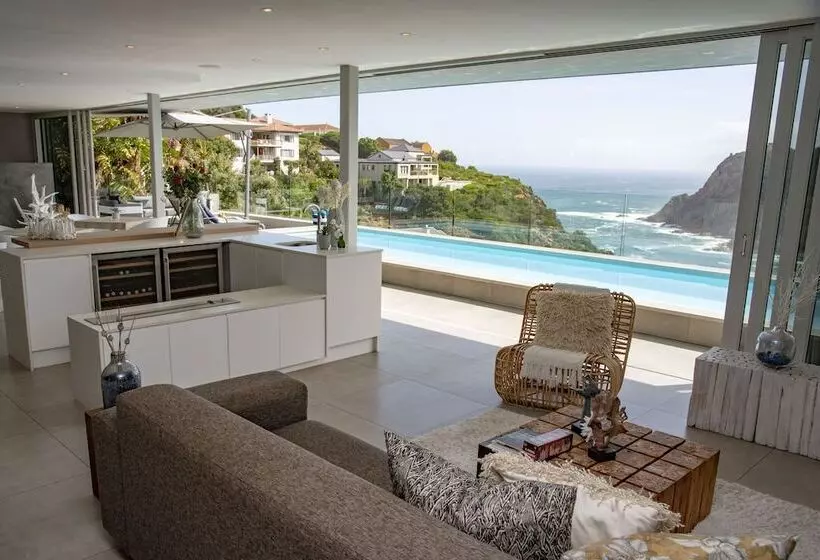 هتل Crown On The Heads