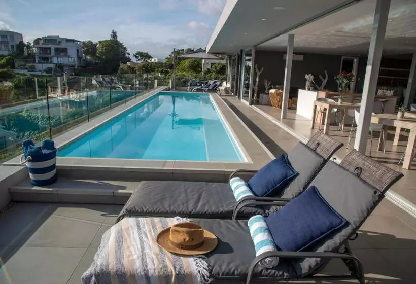 هتل Crown On The Heads