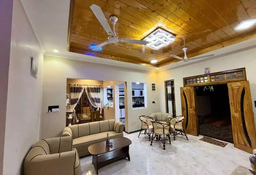 ペンション Nila Aham Chambres