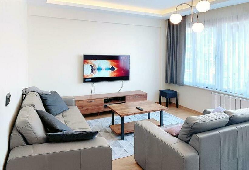 Top Quality Cozy Apartment In A Perfect Location