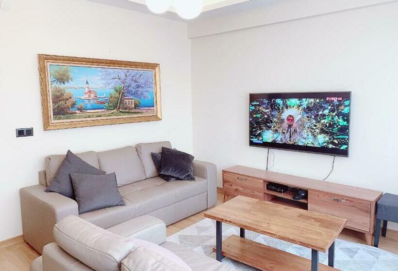 Top Quality Cozy Apartment In A Perfect Location