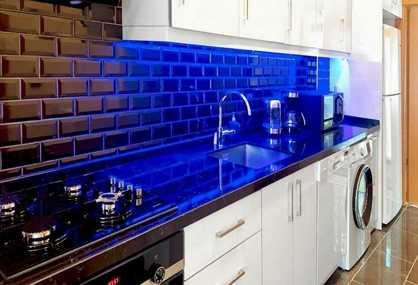 Top Quality Cozy Apartment In A Perfect Location