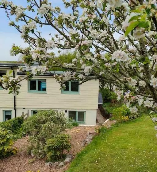 Broadhaven Cottage, Freshwater East, Pembs