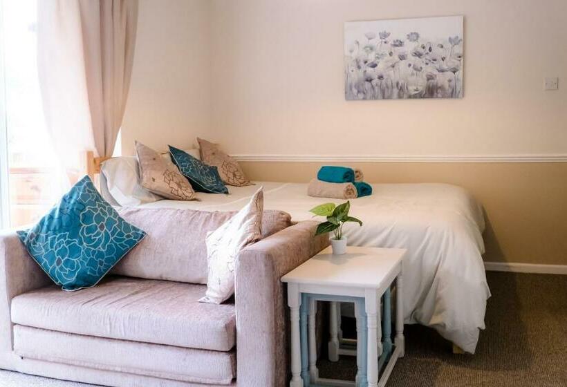 Cosy And Light Studio In A Quiet Area