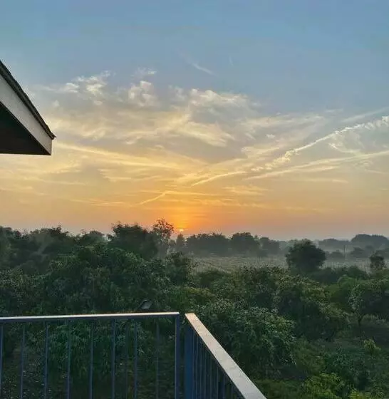 هتل Shakuntala Farms   Rustic Farmstay With Modern Comforts