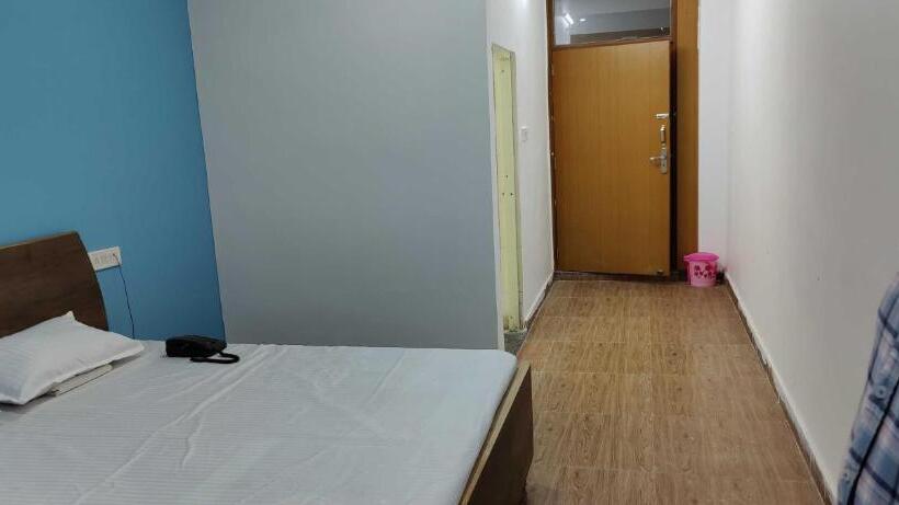 בית מלון כפרי Spot On 93593 Sailors Galley