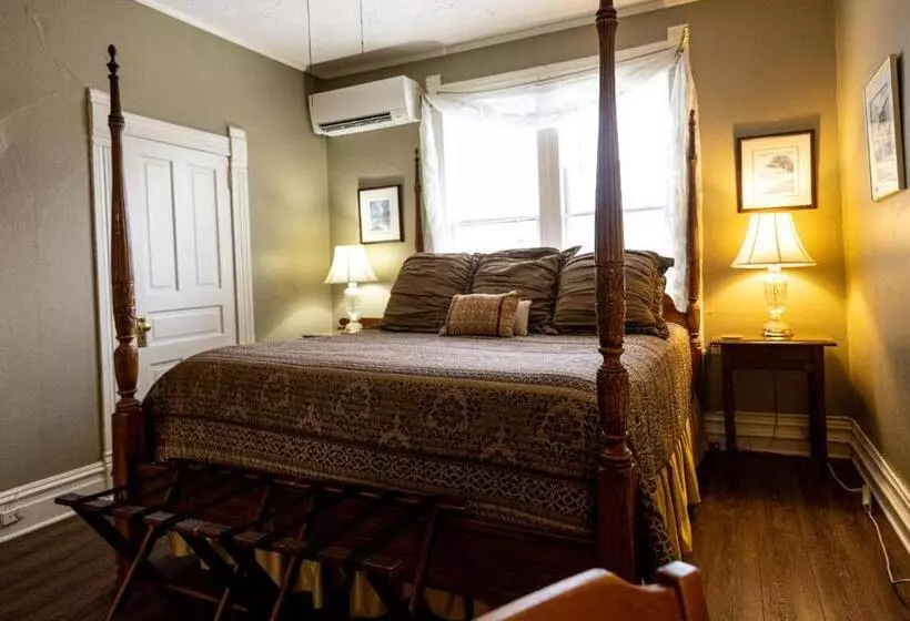 ホテル 1898 Waverly Inn