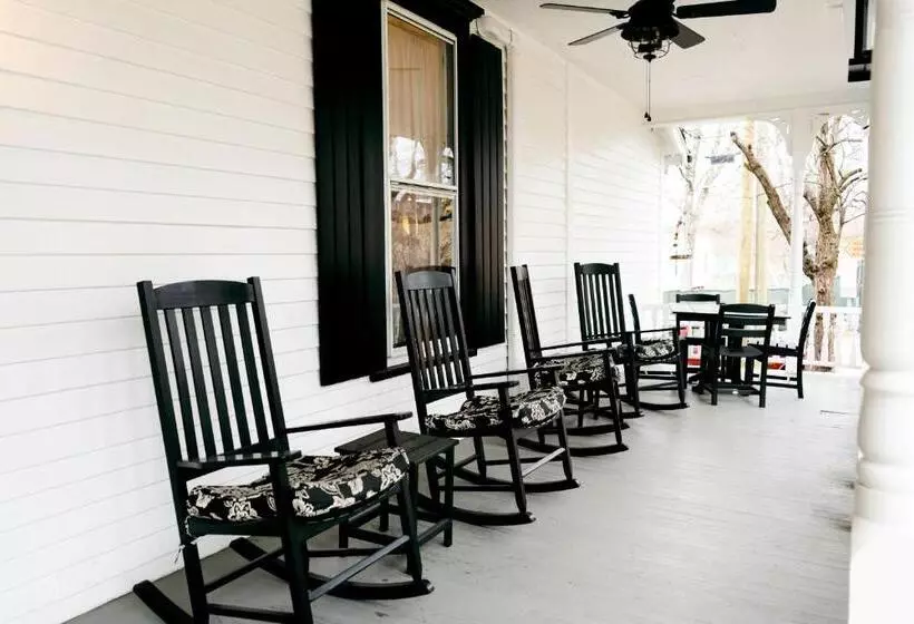 ホテル 1898 Waverly Inn