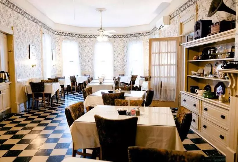 ホテル 1898 Waverly Inn