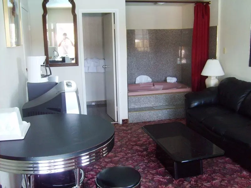 酒店 Desert Rose Inn