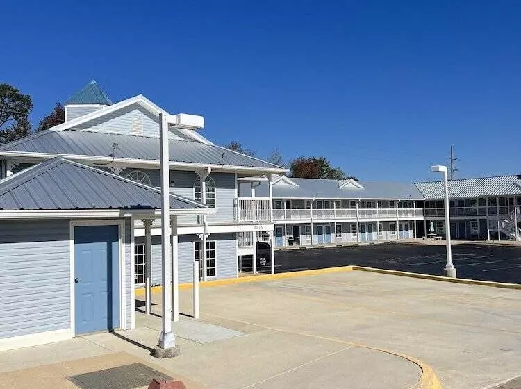 בית מלון כפרי Key West Inn  Millbrook