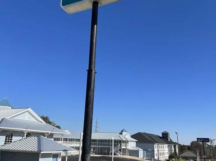 בית מלון כפרי Key West Inn  Millbrook