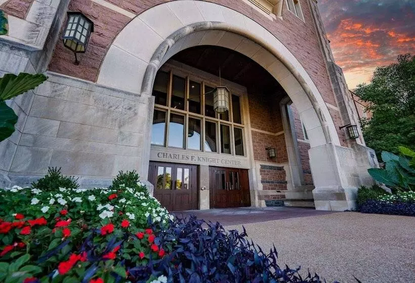 Hotelli The Knight Center At Washington University
