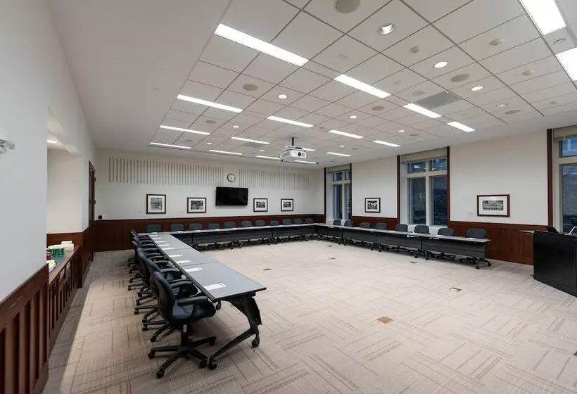 Hotelli The Knight Center At Washington University