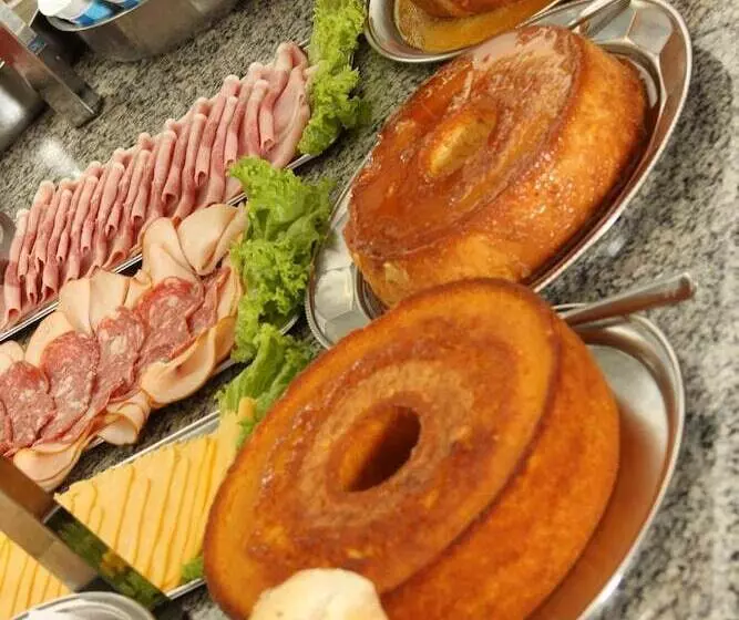 Trevi Hotel E Business