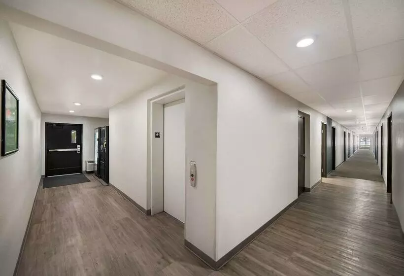 Отель Woodspring Suites Fort Worth Trophy Club