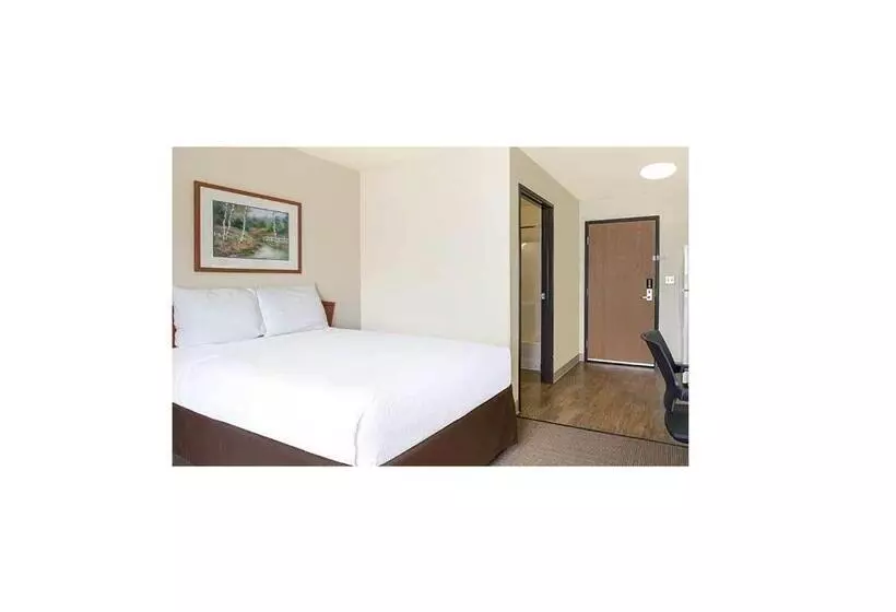 Отель Woodspring Suites Fort Worth Trophy Club