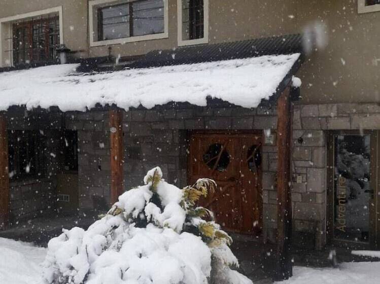 Periko´s Youth Hostel