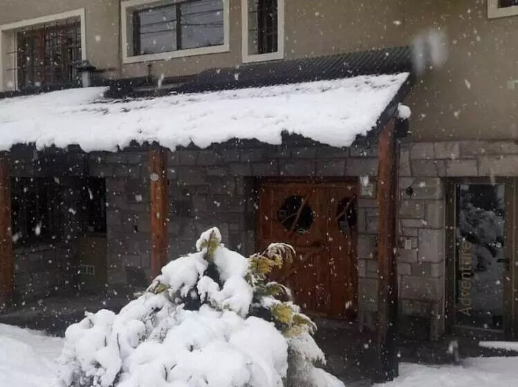 Periko´s Youth Hostel