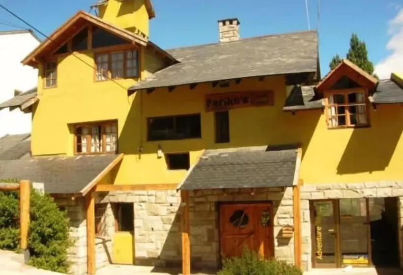 Periko´s Youth Hostel