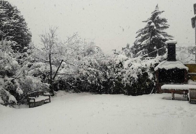 Periko´s Youth Hostel