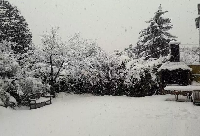 Periko´s Youth Hostel