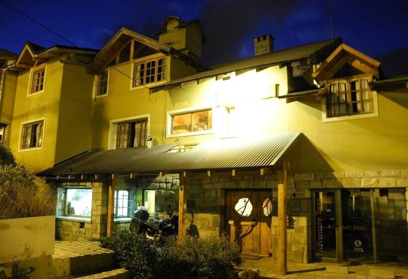 Periko´s Youth Hostel