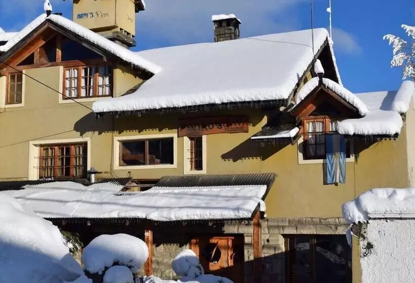 Periko´s Youth Hostel