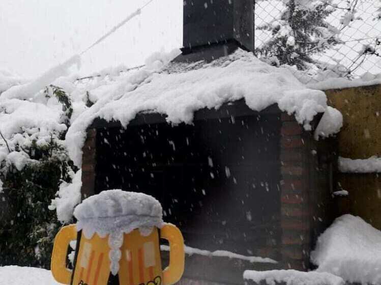 Periko´s Youth Hostel