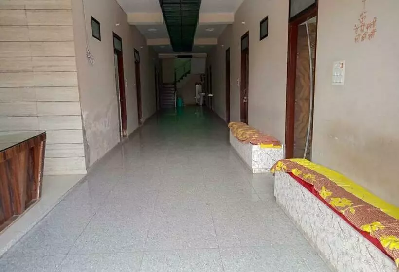 Hotelli Shiv Palace By Wb Inn