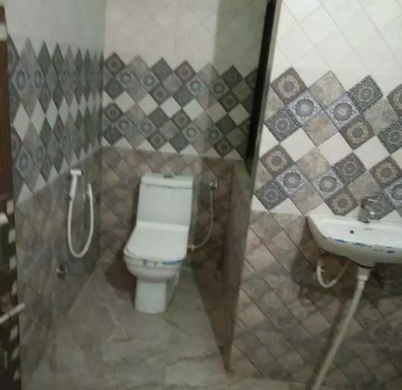Hotelli Shiv Palace By Wb Inn
