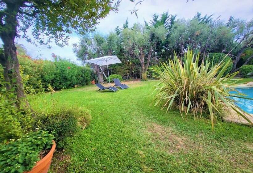 Magnifique Villa En Pierre Avec Jardin Et Piscine